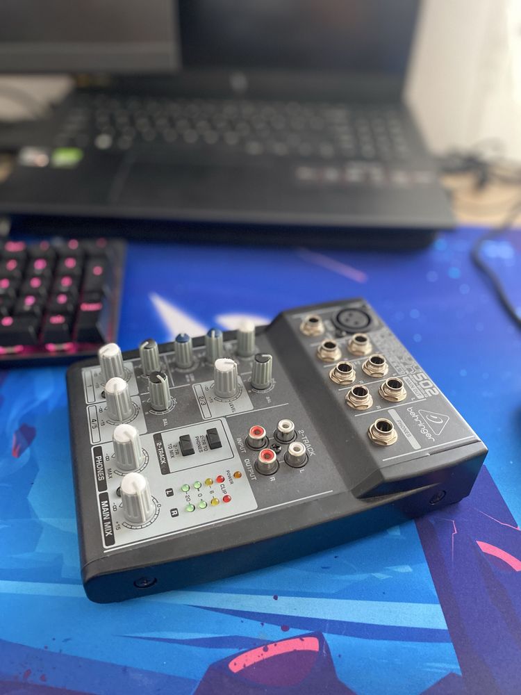 Vand Mixer muzica nou Behringer