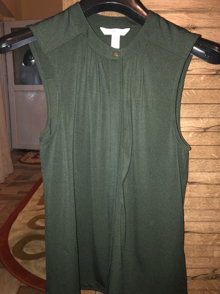 Bluza de vara h&m de dama verde inchis/ kaki cu nasture auriu