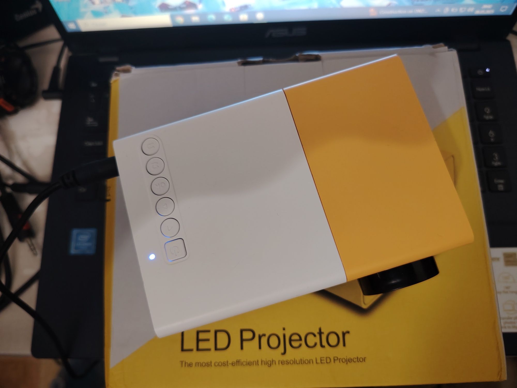 Video proiector portabil LED