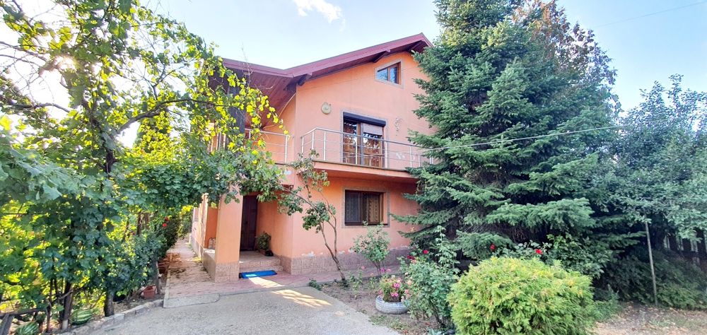 Vând vilă (casă) cu etaj, DN26 Vânători, 1000mp teren, 155 amprenta