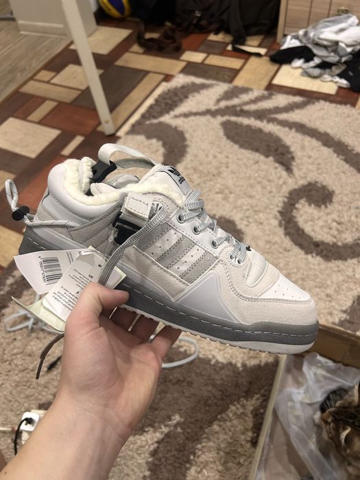 Продам зимние кроссовки Adidas