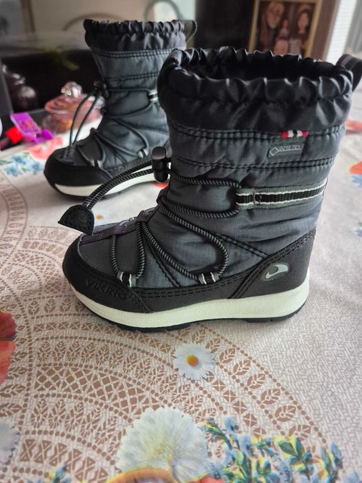 Чисто нови детски ботушки, номер 21, купувани за 122 лв