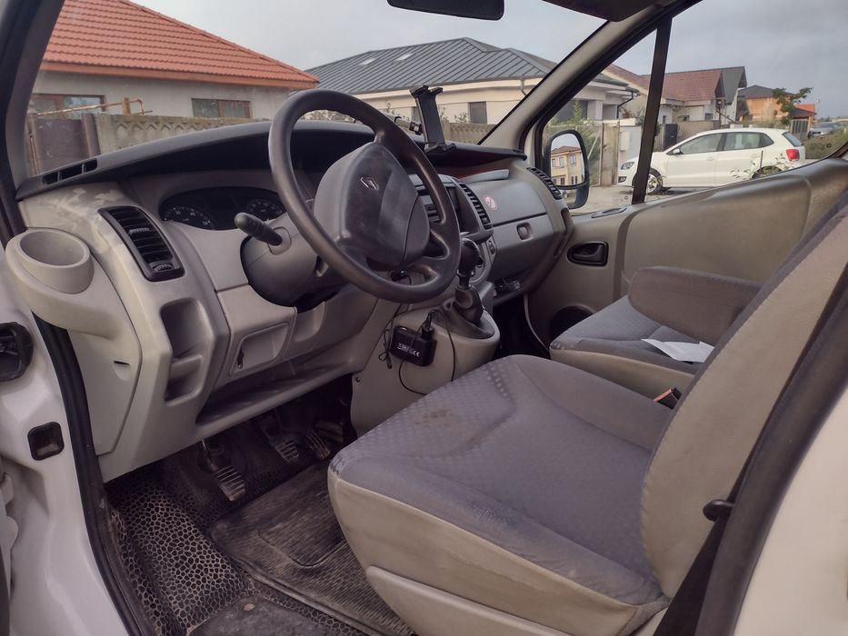 Vând Renault Trafic  clima 6 locuri