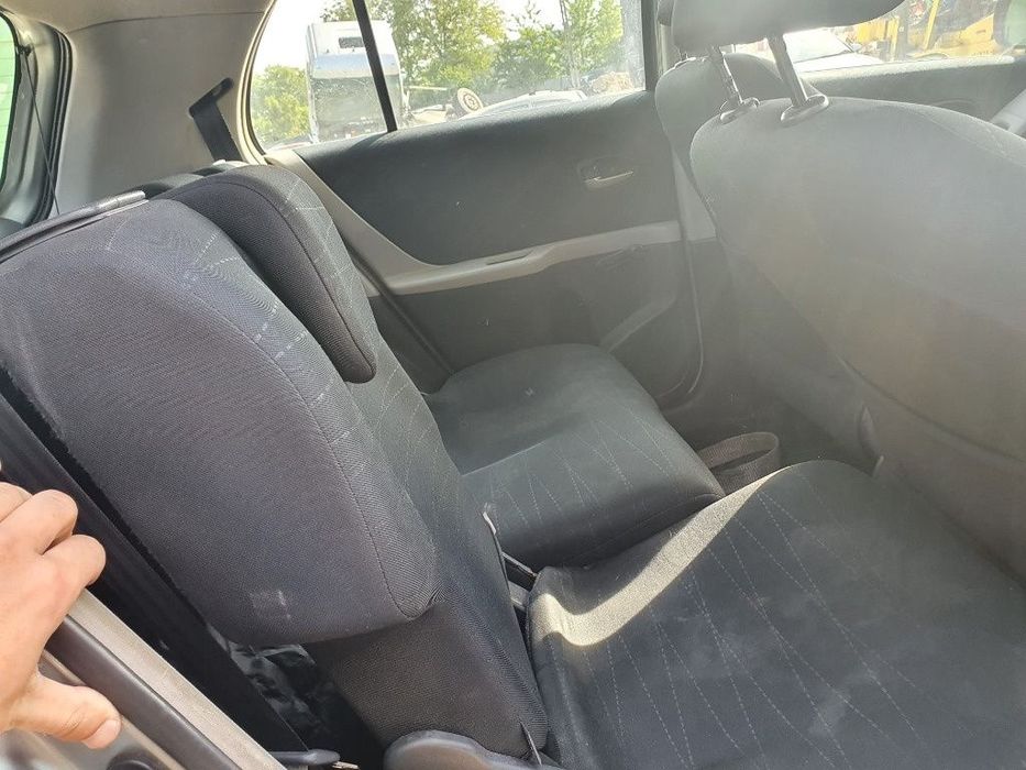 plansa de bord caseta directie motoras stergatoare macara bloc de lumini Toyota Yaris motor 1.4 d-4d dezmembrez