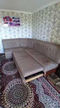 Гостевой диван со столом