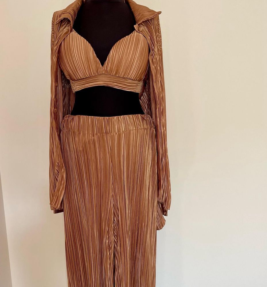 НОВ солиран сет в пясъчно кафяво Zara
