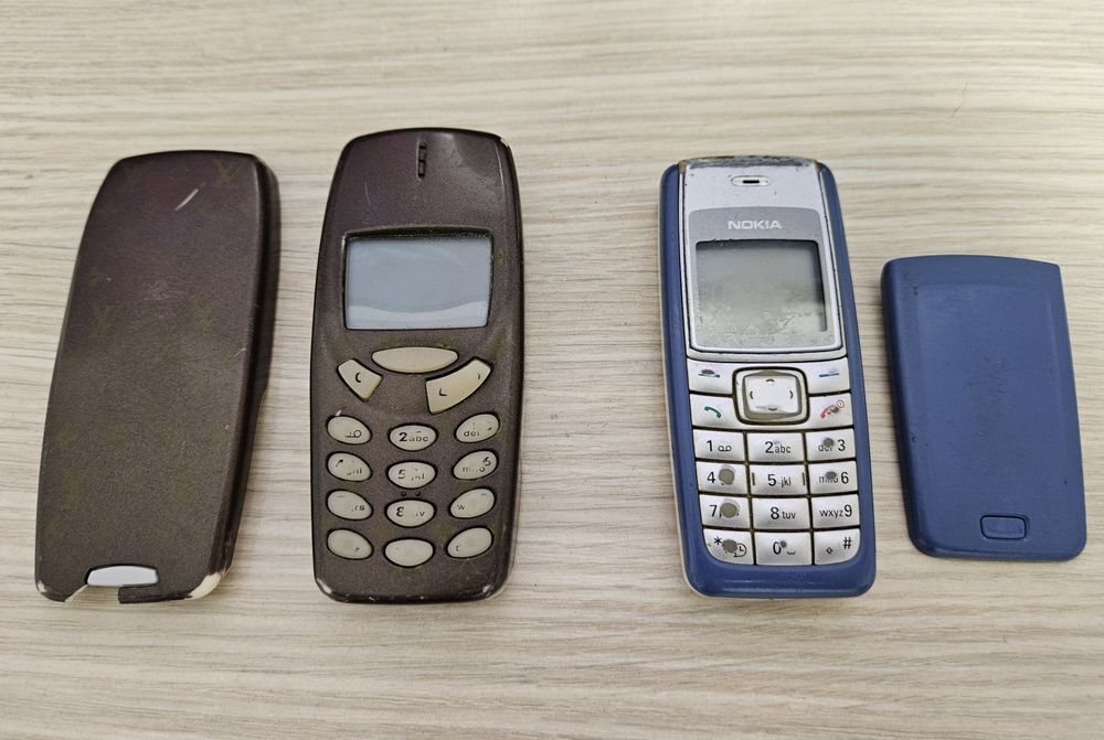 Lot 12 telefoane Nokia 3210 1660 2310 1110 functionale defecte piese