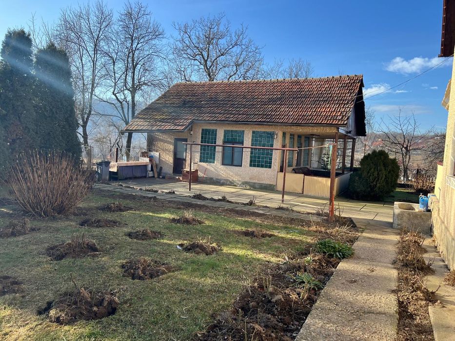 Casă cu Teren, Intravilan – Zona Ponoarele, Județul Mehedinți