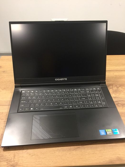 Лаптоп Gigabyte 17 inch
