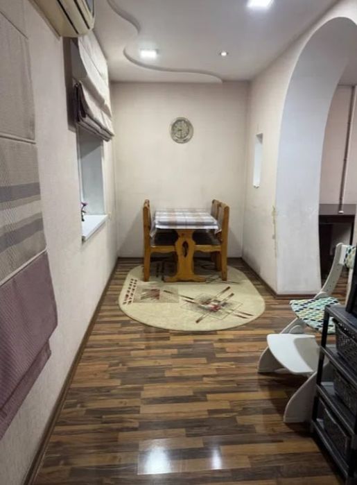 Срочно Продаётся Бобура 3/3/4 с мебелью техникой ремонт хороший !