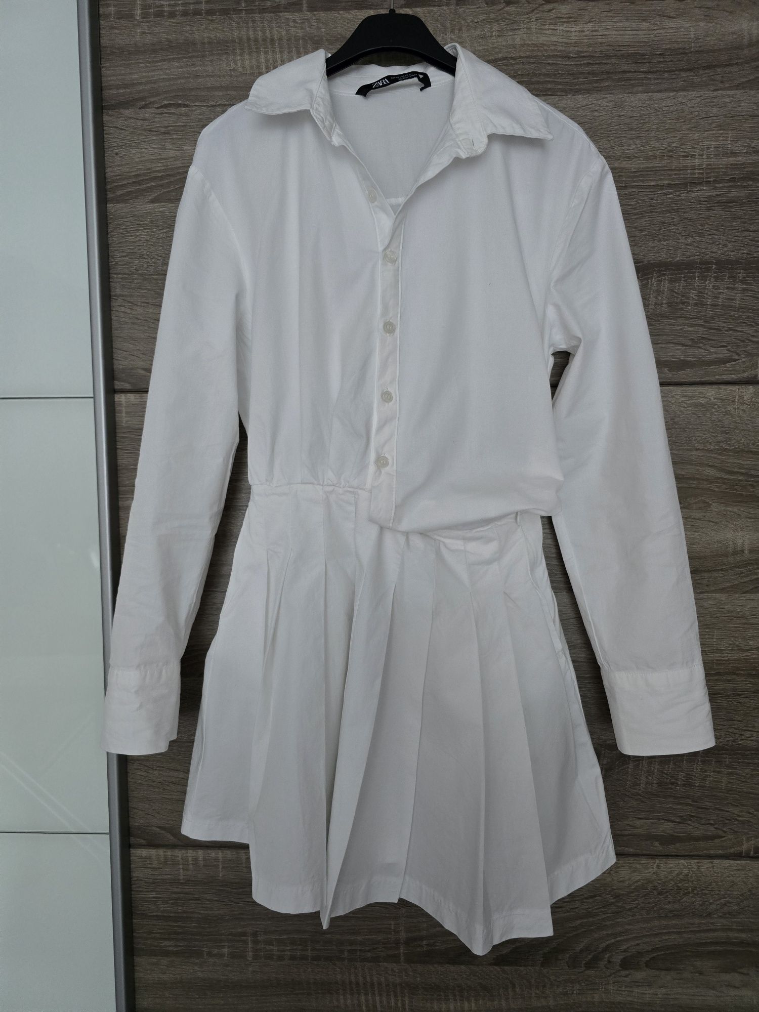 Бяла пласирана рокля тип риза Zara XS