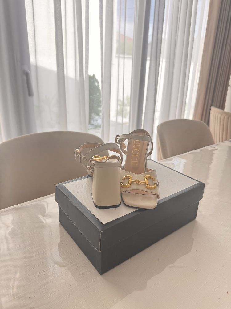 Sandale Gucci  …..