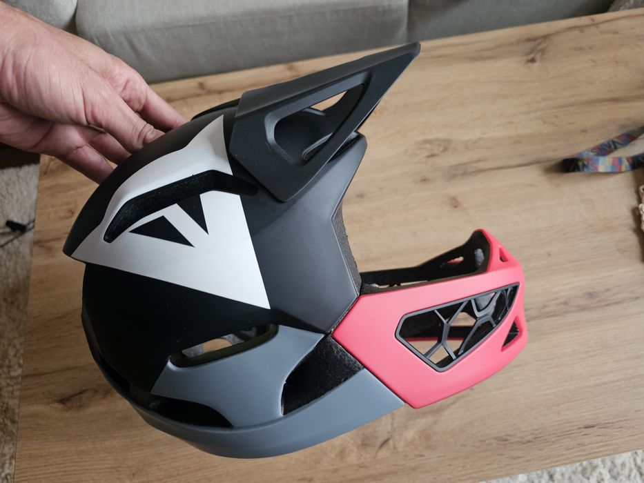 Каска за колело Dainese