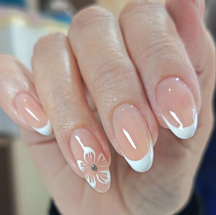 Маникюр, педикюр, наращивание ногтей