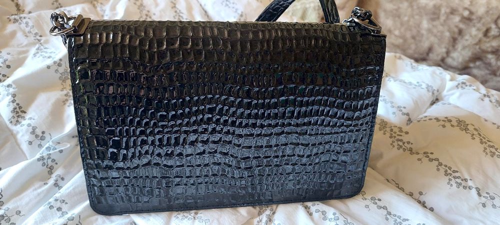 Geanta neagra piele lacuita