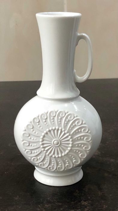 Vaza din portelan cu maner KPM Royal Bavaria din anii `70.