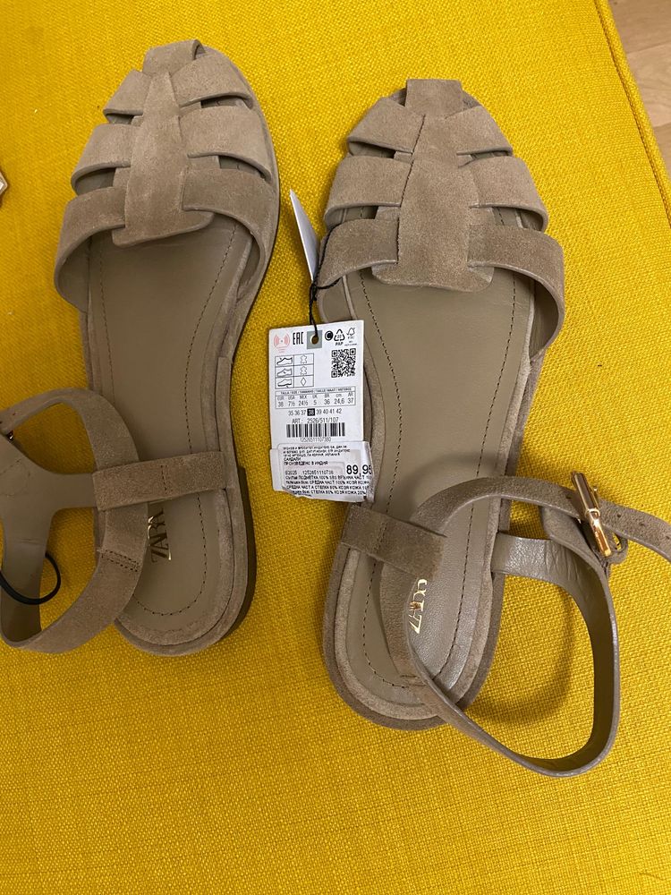 Велурени сандали Zara