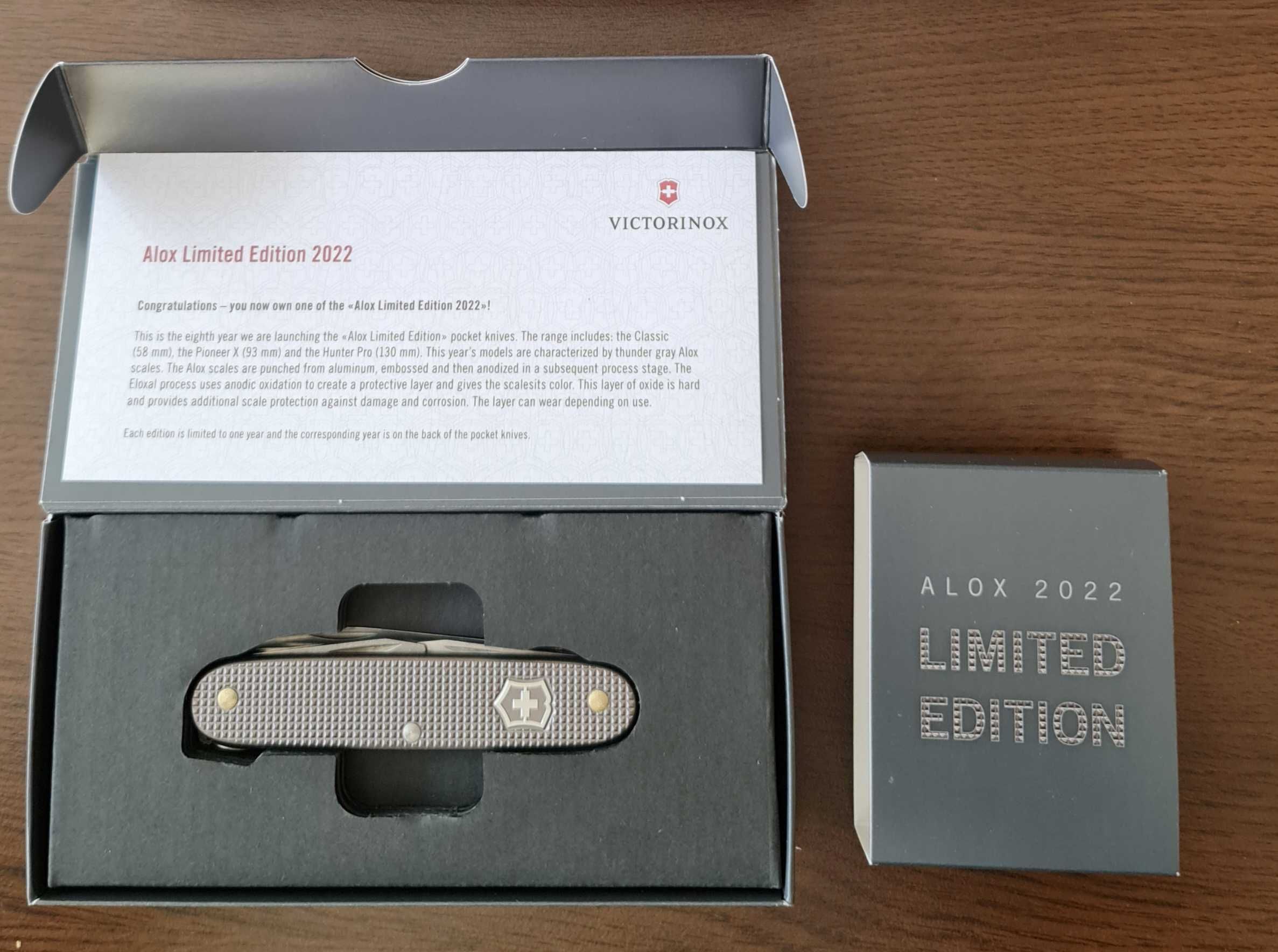 Victorinox чисто нови ножове