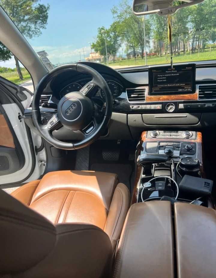 Автомобил Audi A8
