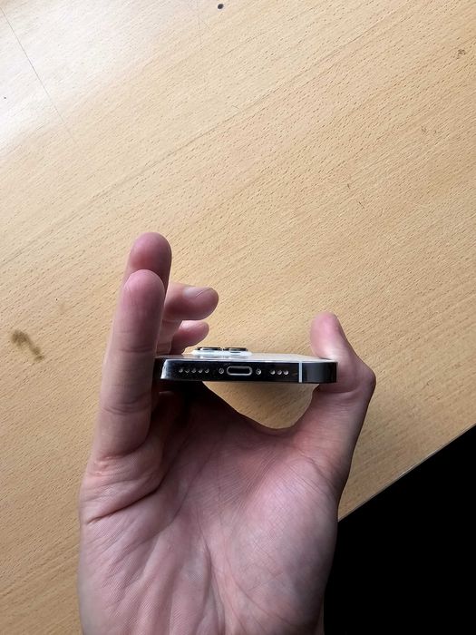 Iphone 13 pro с дребни дефекти