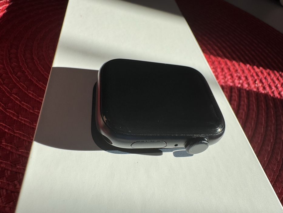 Apple Watch SE (2nd Gen) 44 mm