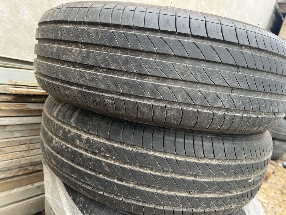 215/65 R17  Michelin vara