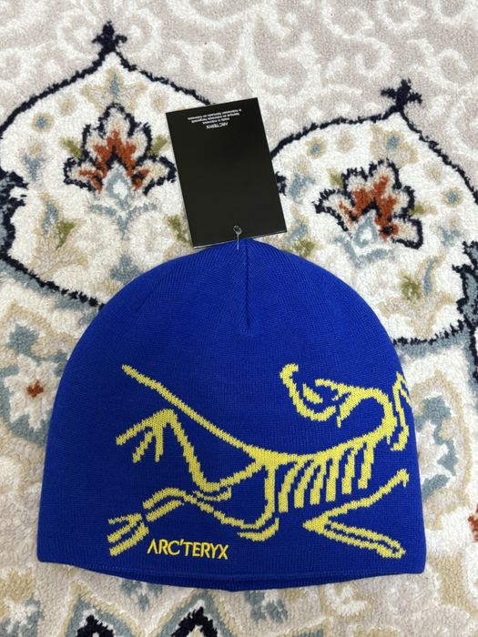 Остатки товара Шапка по 10к, футболка 15к