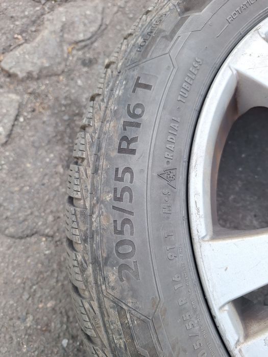 Vând anvelope iarna 205 55 16
