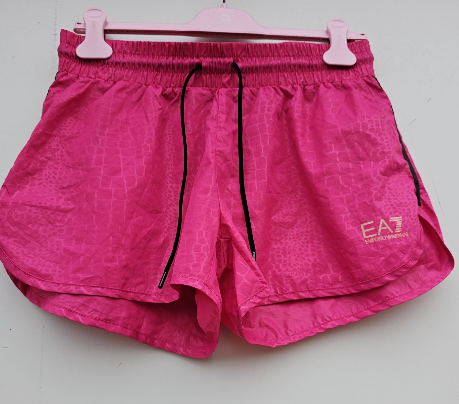 Emporio Armani оригинални нови  дамски къси панталонки Л размер