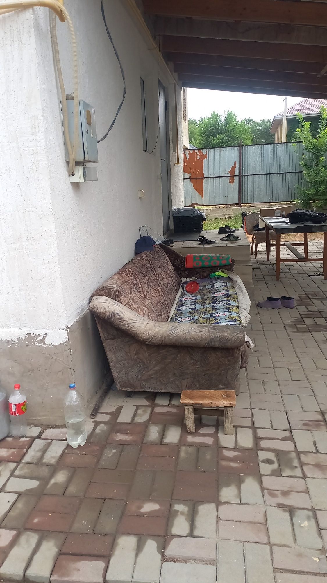 Үй сатылады, Пос Мәдениет