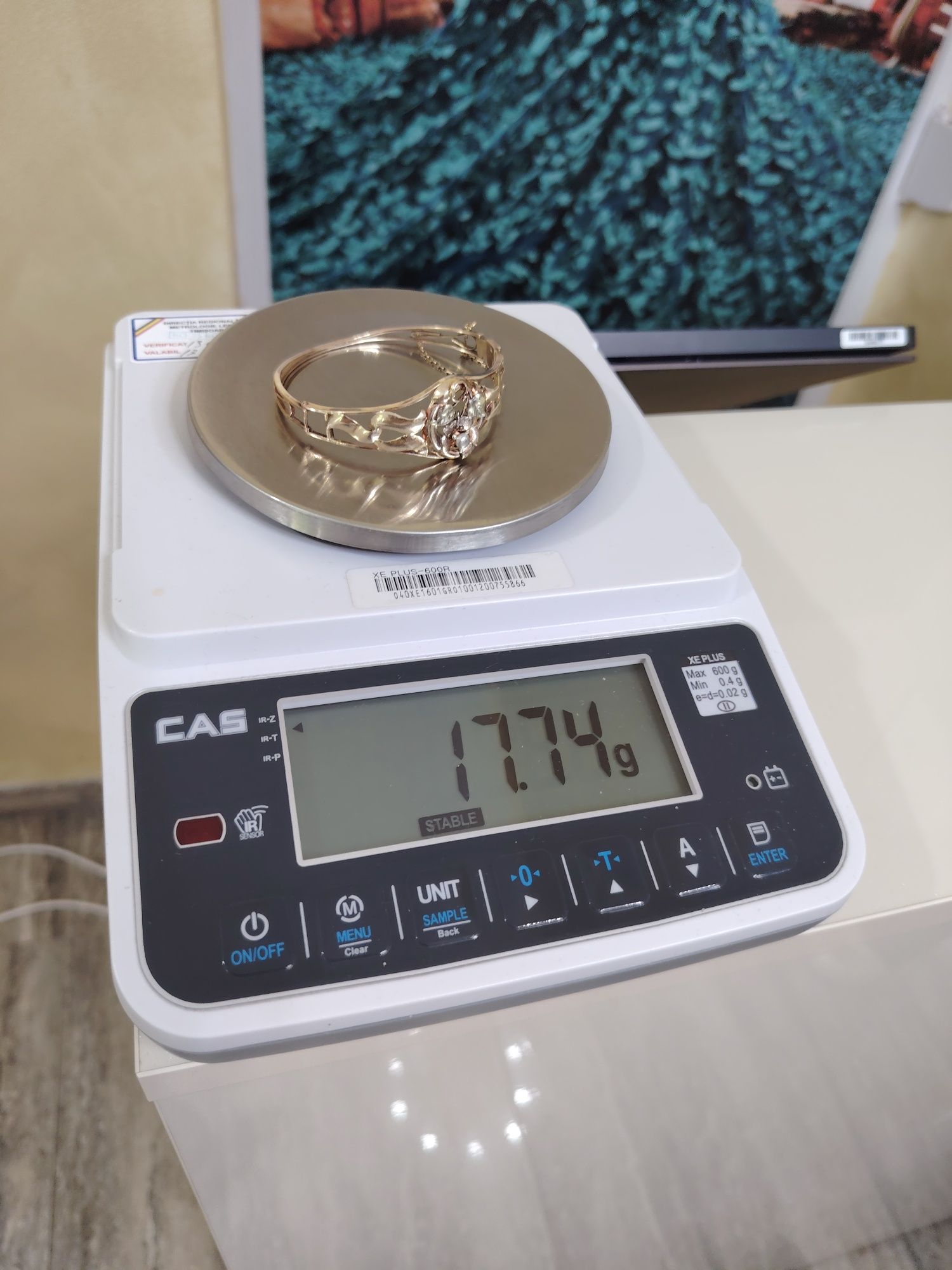 Vând aur de  14 k