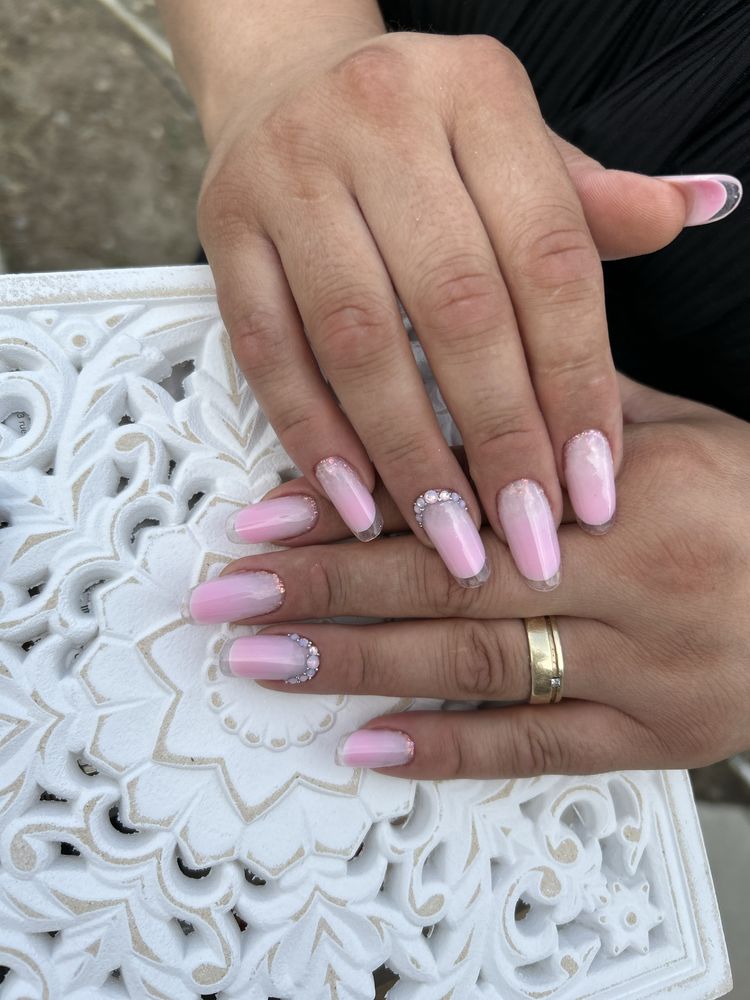 Pun unghii in gel