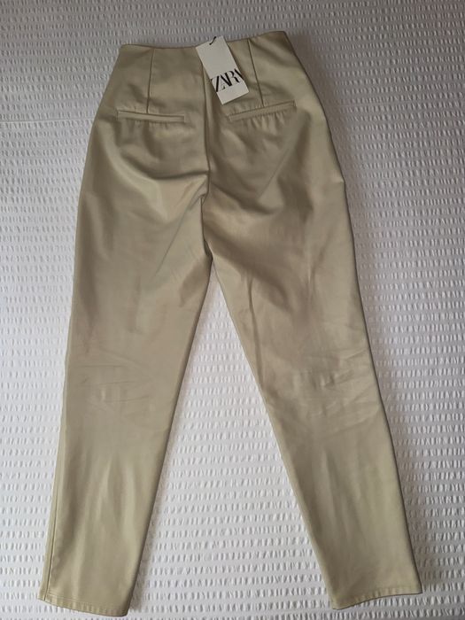Pantaloni piele ecologica, Zara