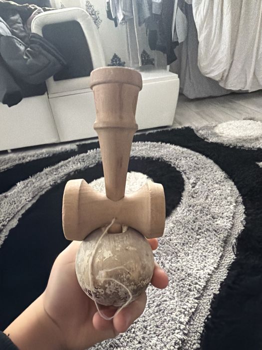 Kendama x.  Cu grip