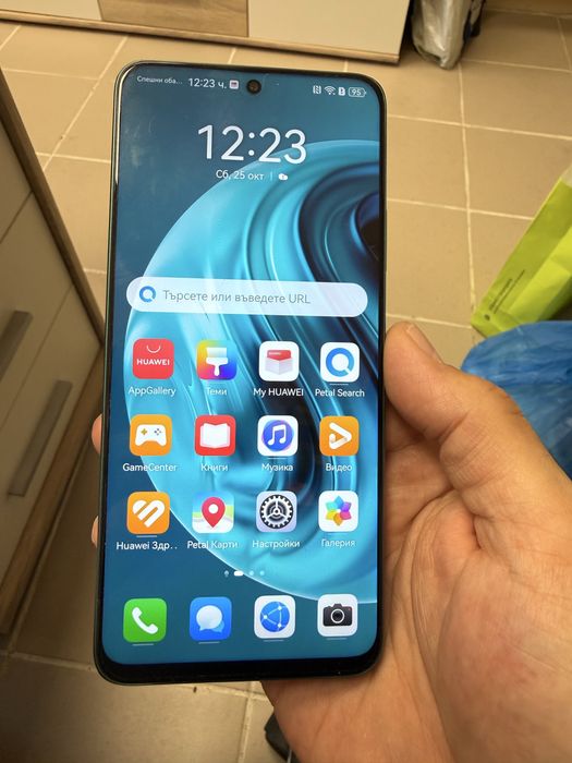 Huawei Nova 12i 8+3/128gb - отличен