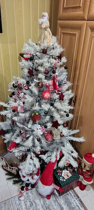 Brad alb artificial de Crăciun