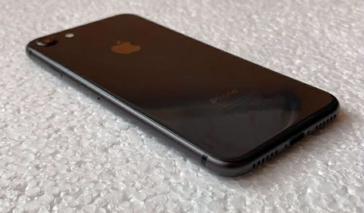Se vinde urgent iPhone 8 că nou nu răspund la mesaje doar la Nr de tel