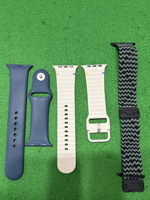 Apple watch SE2 98% + зарядно и каишки 3 броя