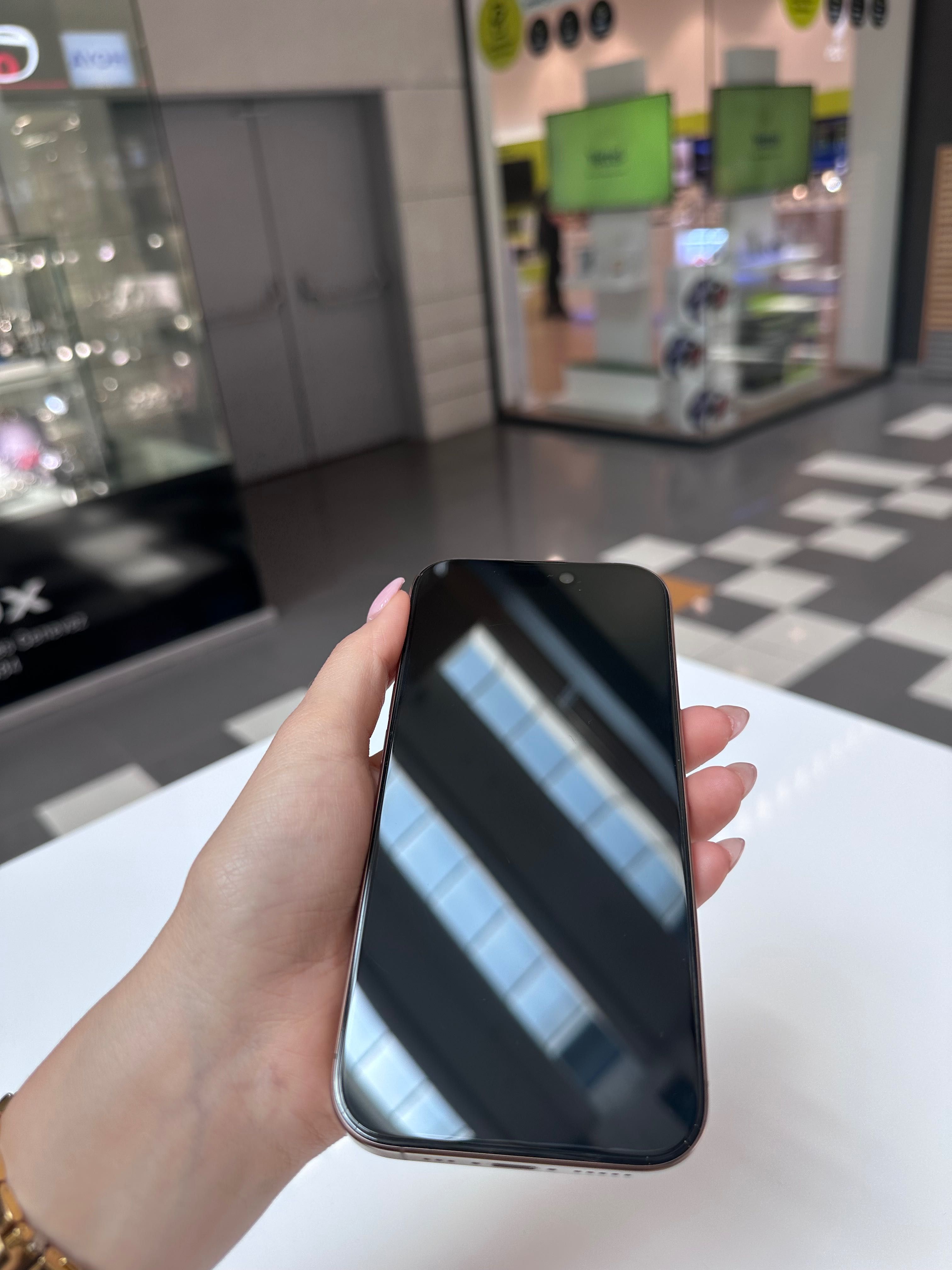 Iphone 16 pro с Гаранция