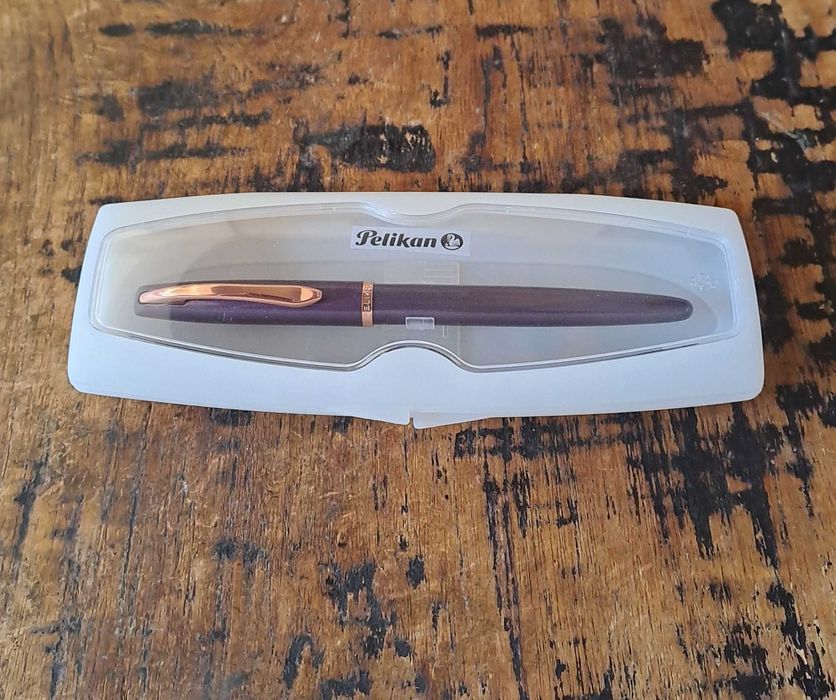 писалка Пеликан Pelikan лилава и розов метал в кутия