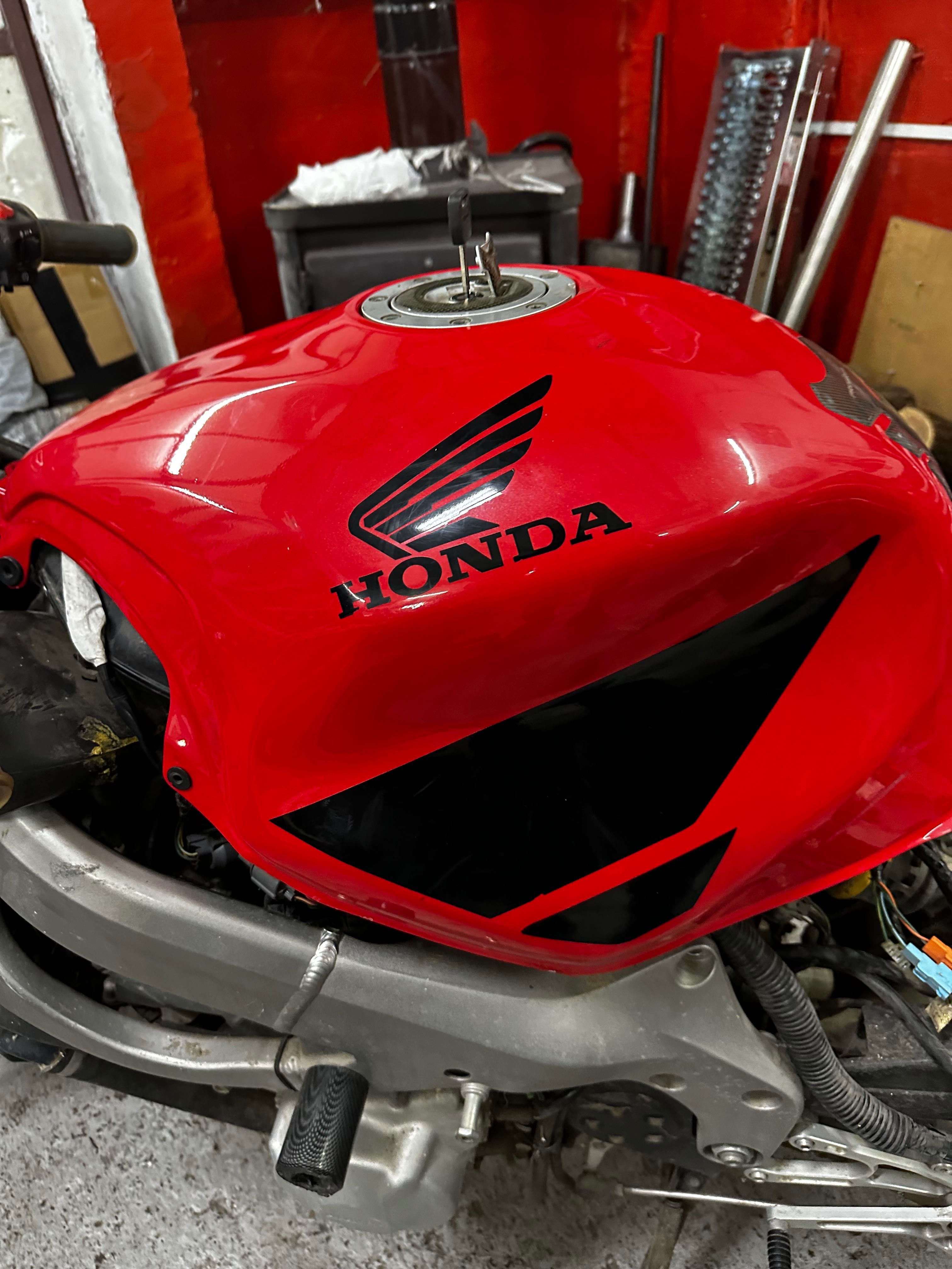 Резервоар Honda CBR600 F4I