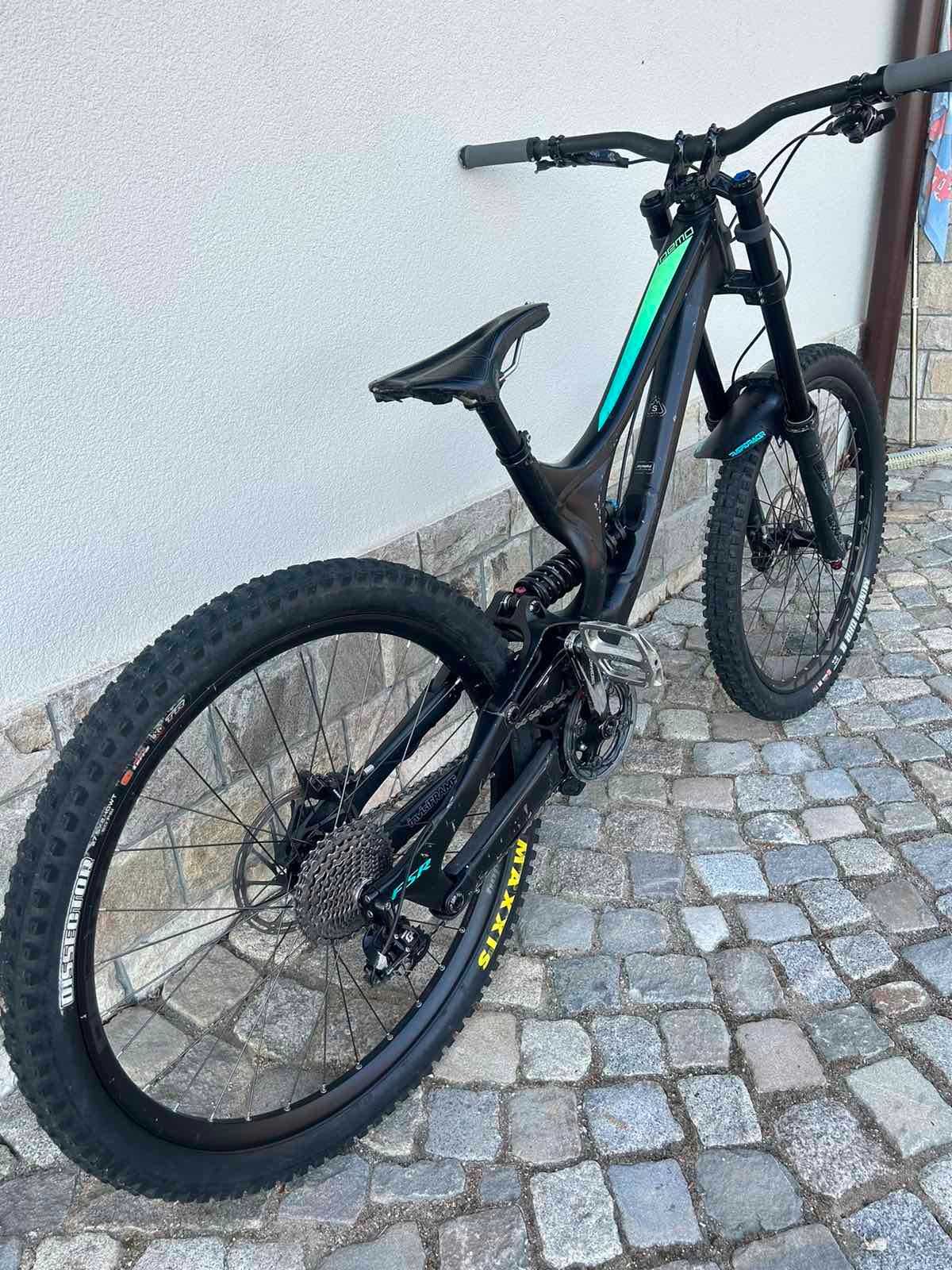 DH колело Specialized demo 8 модел 2018/2019 капли 27,5
