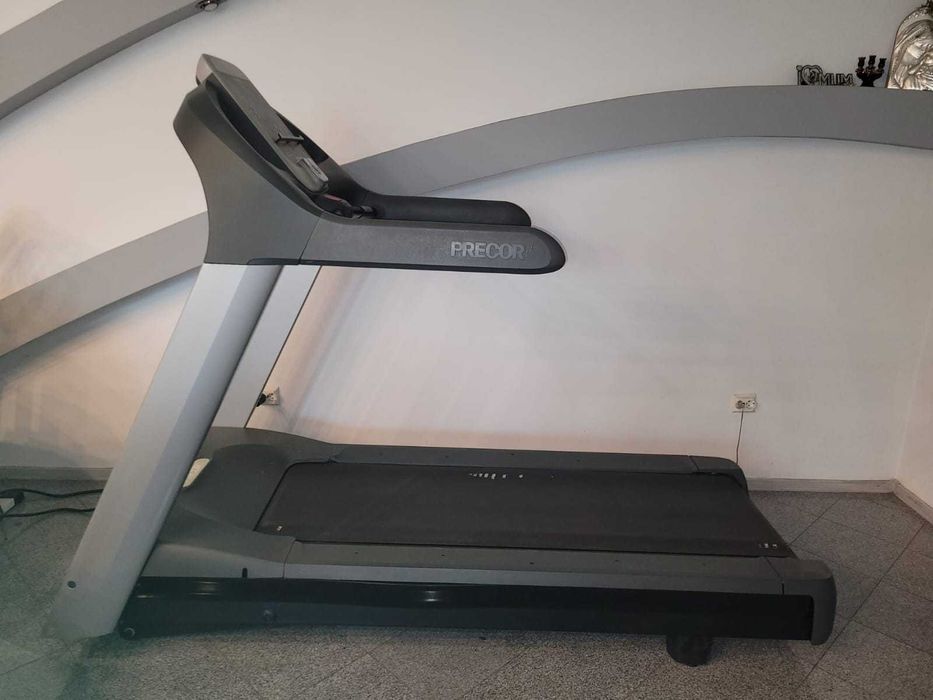 Vand banda de alergare profesionala PRECOR 956i