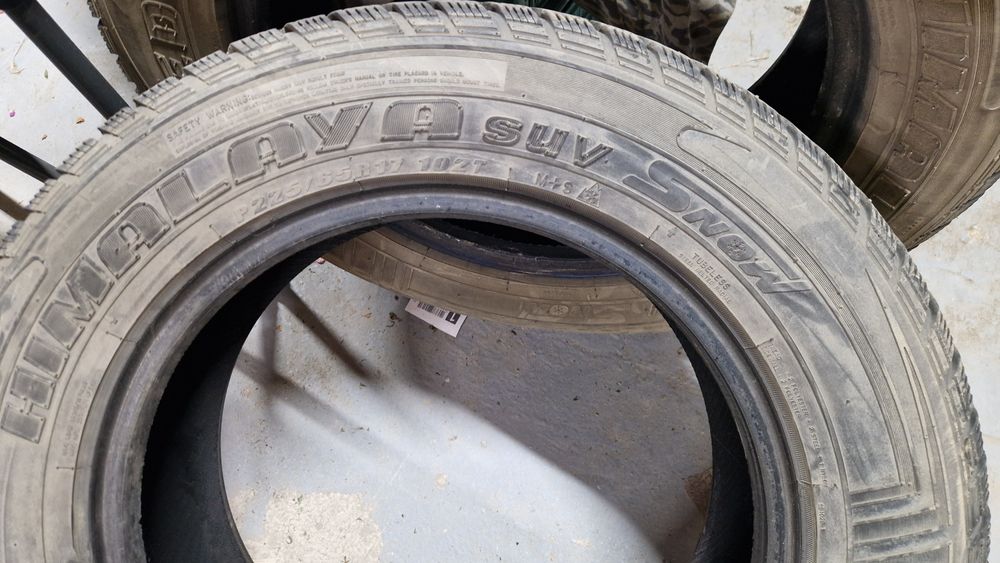 Продам зимние шипованные шины 225/65/R17