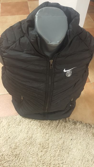 Vesta Bărbați. NIKE