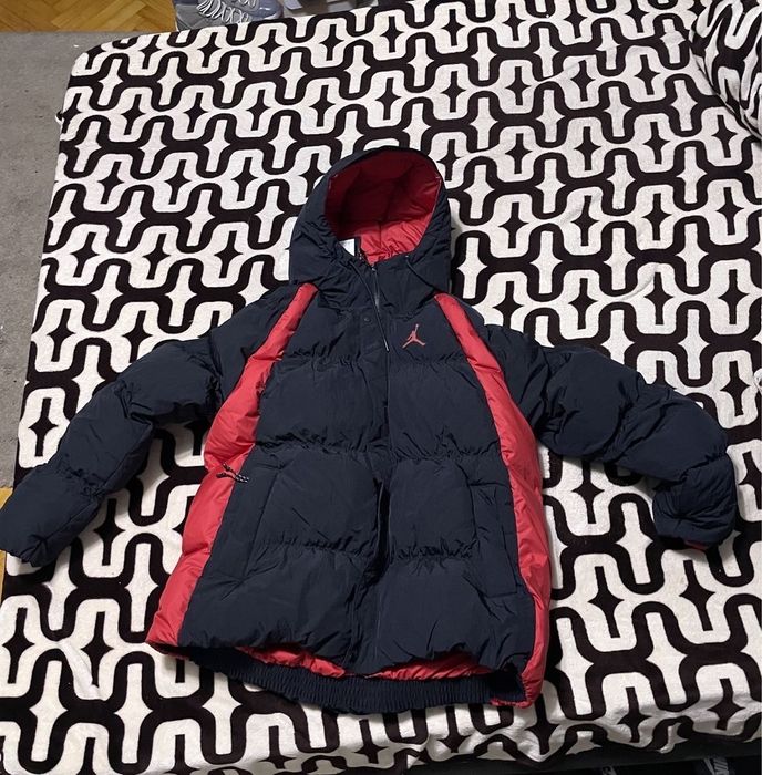 Geaca jordan XL negru-roșu