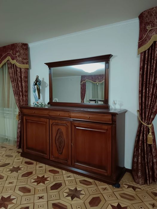 Комод с зеркалом
