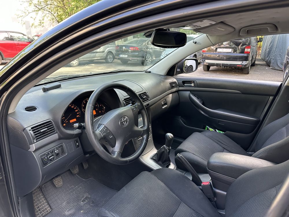 Toyota Avensis 1.8 benzină cu Gpl