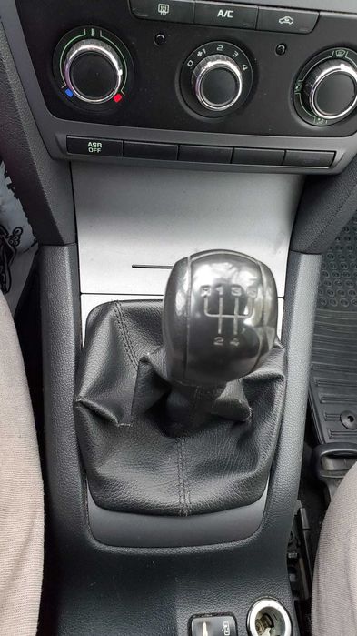 Skoda Octavia 2; 1,6 Benzină, 2010 – Unic proprietar! Stare excelenta!