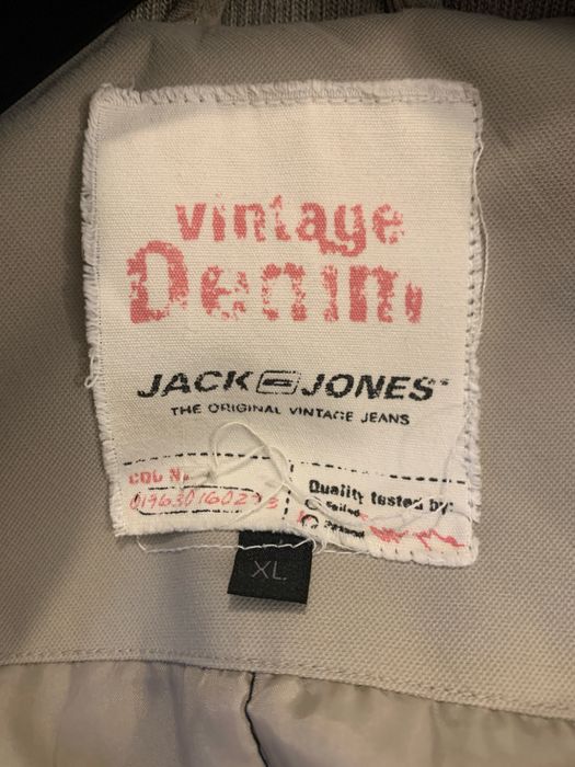 Geaca iarna matlatasata waterproof Jack &Jones in stare buna marime XL